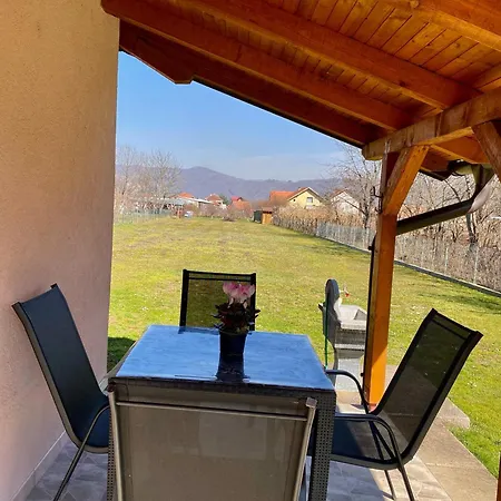 викендица братунац *